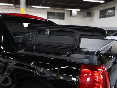 2012 Cadillac Escalade EXT Premium   - Photo 16 - Addison, IL 60101