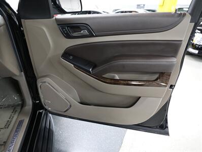 2017 Chevrolet Suburban LT 4WD   - Photo 16 - Addison, IL 60101