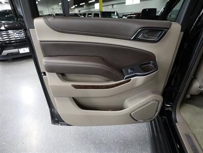 2017 Chevrolet Suburban LT 4WD   - Photo 28 - Addison, IL 60101