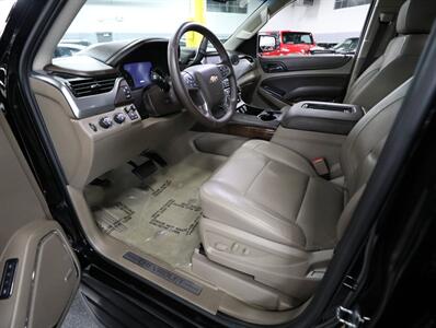 2017 Chevrolet Suburban LT 4WD   - Photo 34 - Addison, IL 60101