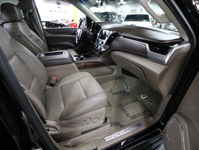 2017 Chevrolet Suburban LT 4WD   - Photo 17 - Addison, IL 60101