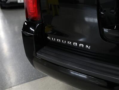 2017 Chevrolet Suburban LT 4WD   - Photo 11 - Addison, IL 60101