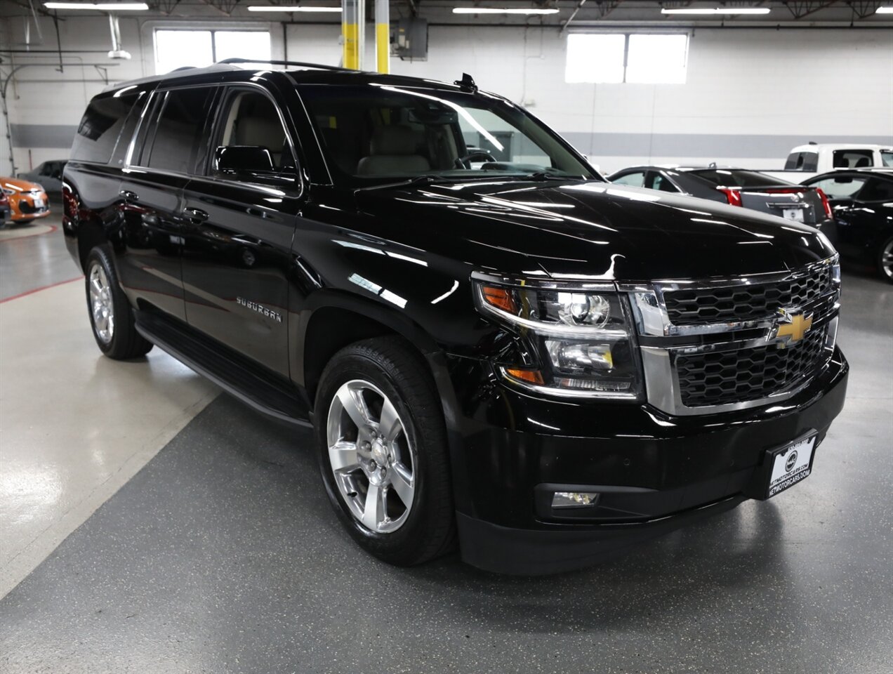 2017 Chevrolet Suburban LT 4WD - Photo 7 - Addison, IL 60101