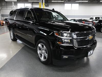 2017 Chevrolet Suburban LT 4WD   - Photo 7 - Addison, IL 60101