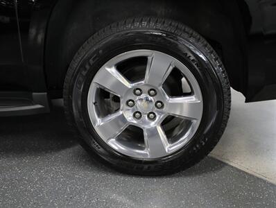 2017 Chevrolet Suburban LT 4WD   - Photo 49 - Addison, IL 60101