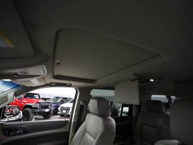 2017 Chevrolet Suburban LT 4WD   - Photo 37 - Addison, IL 60101