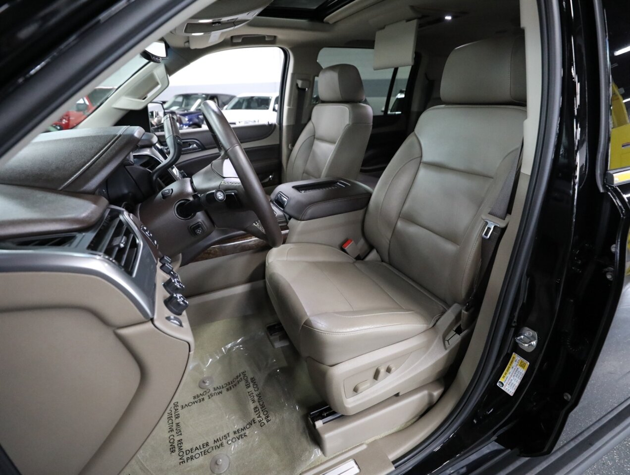 2017 Chevrolet Suburban LT 4WD - Photo 35 - Addison, IL 60101