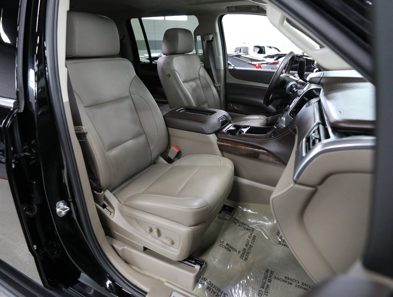 2017 Chevrolet Suburban LT 4WD - Photo 18 - Addison, IL 60101