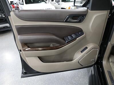 2017 Chevrolet Suburban LT 4WD   - Photo 32 - Addison, IL 60101