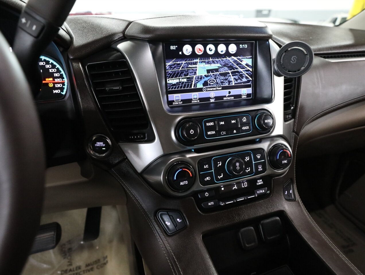 2017 Chevrolet Suburban LT 4WD - Photo 38 - Addison, IL 60101