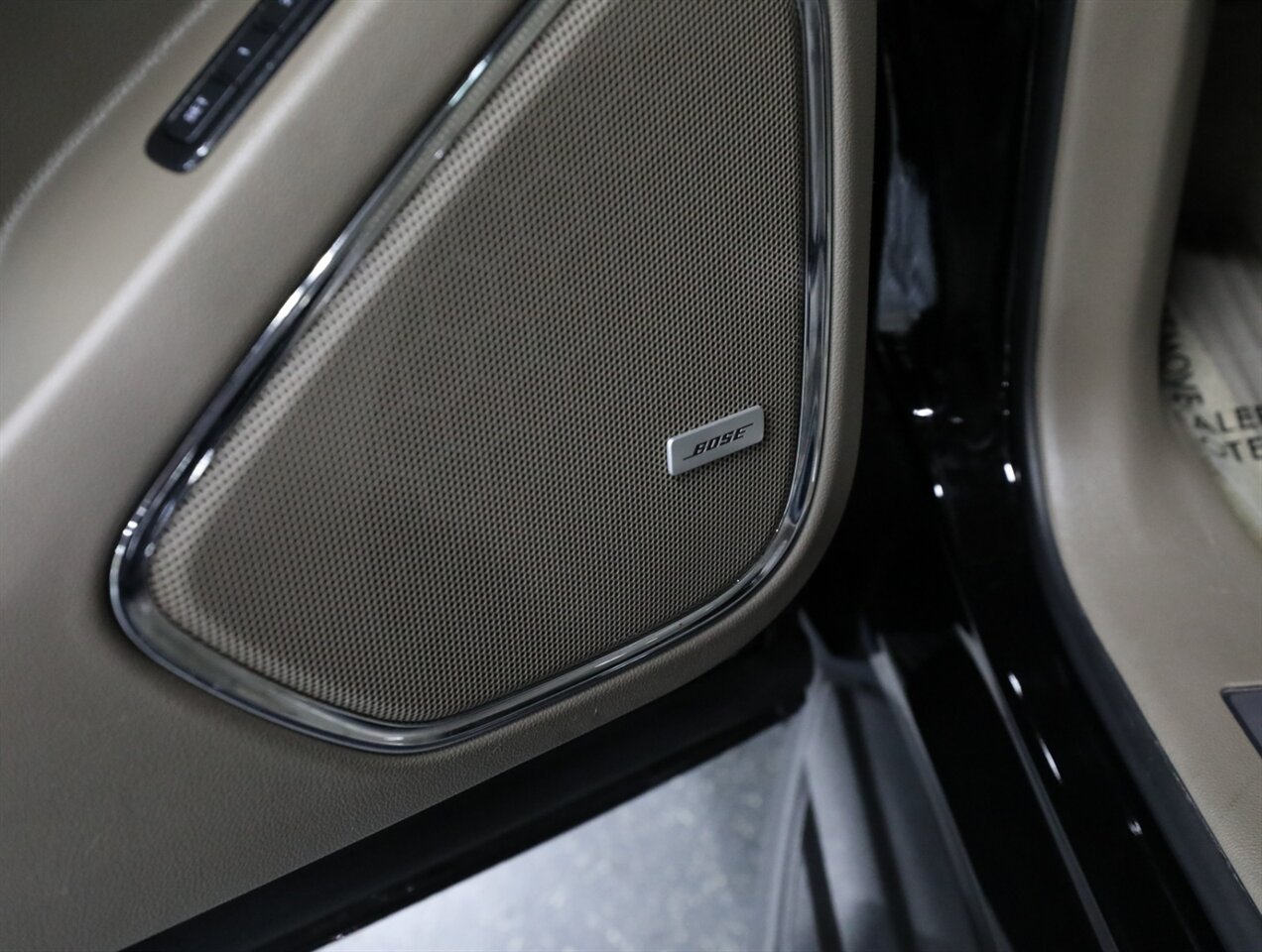 2017 Chevrolet Suburban LT 4WD - Photo 33 - Addison, IL 60101