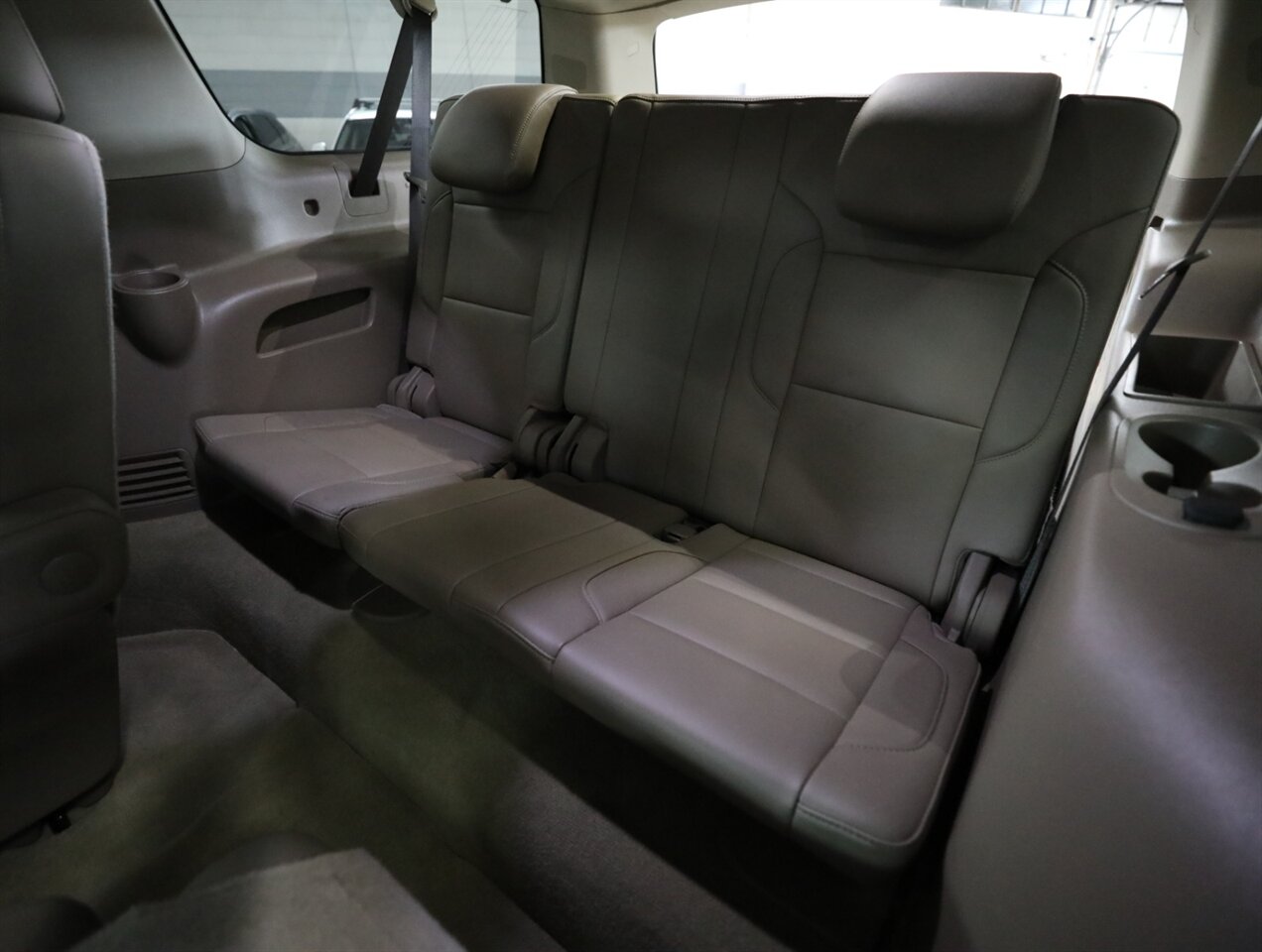 2017 Chevrolet Suburban LT 4WD - Photo 27 - Addison, IL 60101