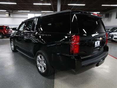 2017 Chevrolet Suburban LT 4WD   - Photo 12 - Addison, IL 60101