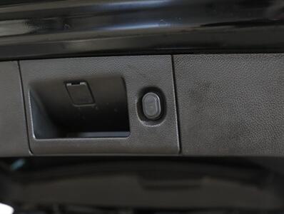 2018 Chevrolet Suburban Premier 4WD   - Photo 27 - Addison, IL 60101