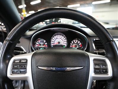 2013 Chrysler 200 Series Limited   - Photo 31 - Addison, IL 60101