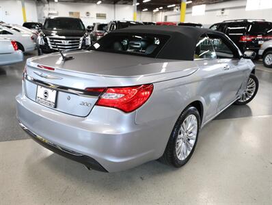 2013 Chrysler 200 Series Limited   - Photo 36 - Addison, IL 60101