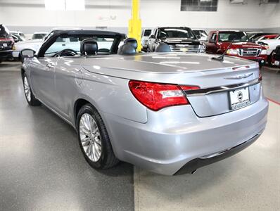 2013 Chrysler 200 Series Limited   - Photo 13 - Addison, IL 60101