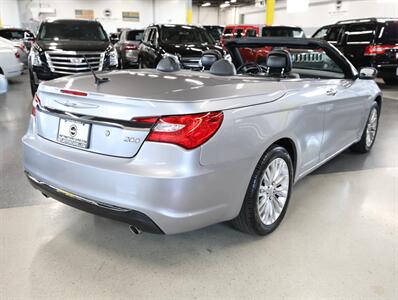 2013 Chrysler 200 Series Limited   - Photo 10 - Addison, IL 60101