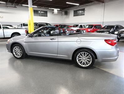 2013 Chrysler 200 Series Limited   - Photo 15 - Addison, IL 60101