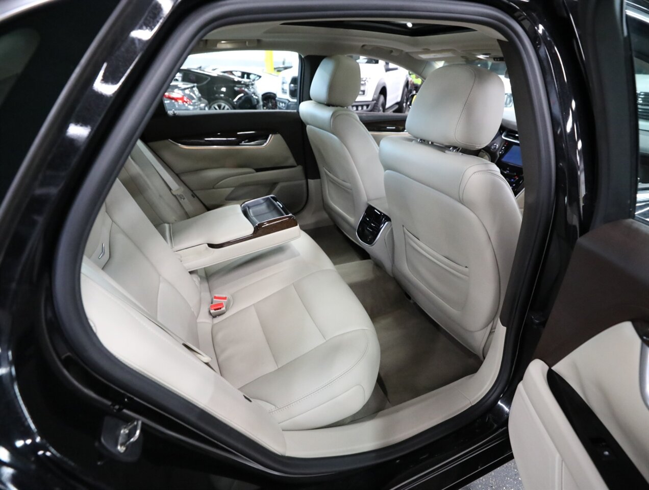2015 Cadillac XTS Luxury AWD - Photo 20 - Addison, IL 60101