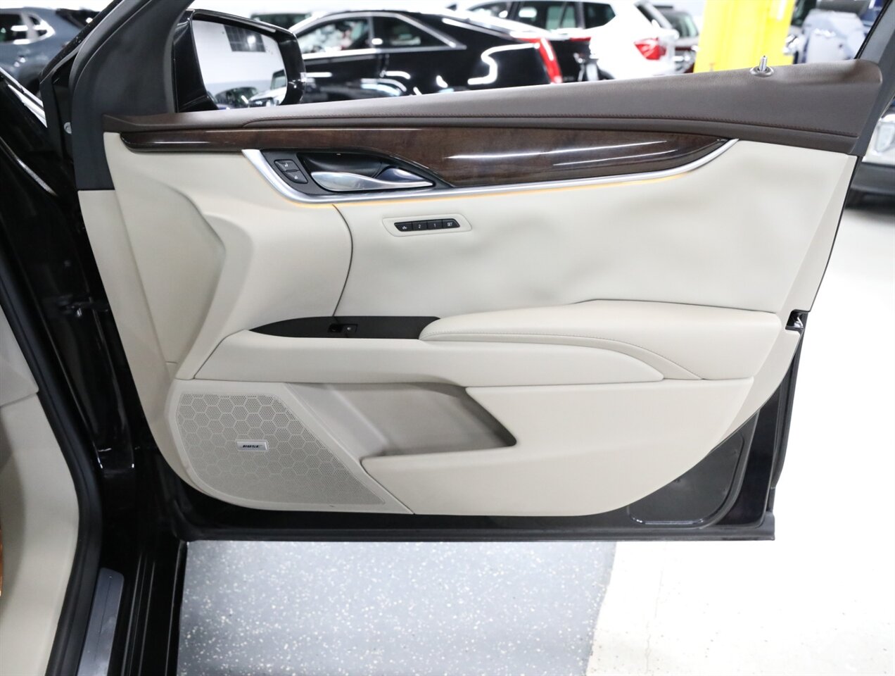 2015 Cadillac XTS Luxury AWD - Photo 16 - Addison, IL 60101
