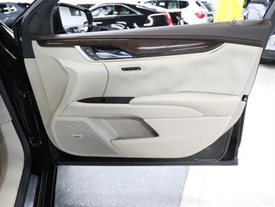 2015 Cadillac XTS Luxury AWD   - Photo 16 - Addison, IL 60101