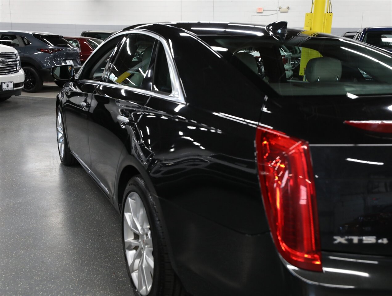 2015 Cadillac XTS Luxury AWD - Photo 14 - Addison, IL 60101