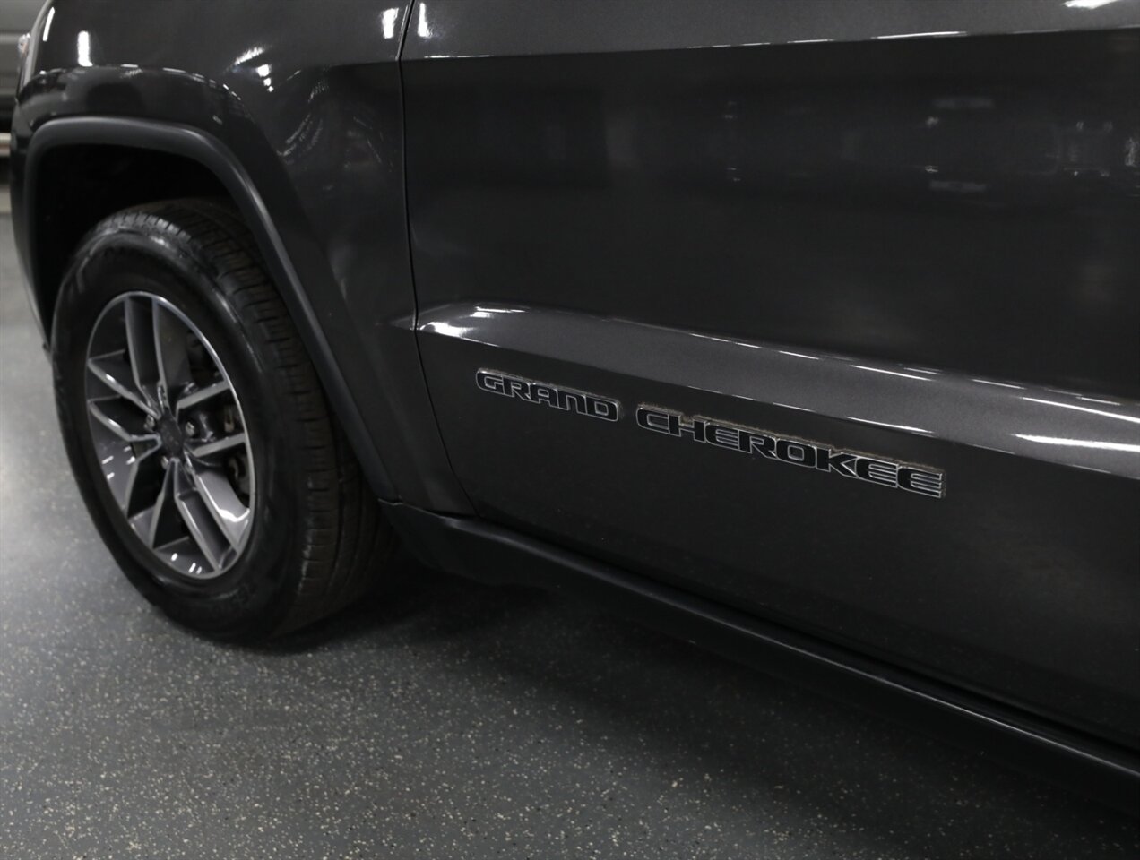 2019 Jeep Grand Cherokee Limited 4X4 - Photo 17 - Addison, IL 60101