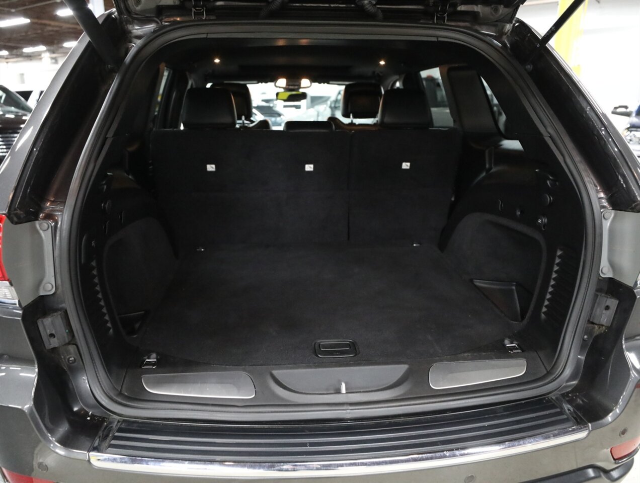 2019 Jeep Grand Cherokee Limited 4X4 - Photo 24 - Addison, IL 60101