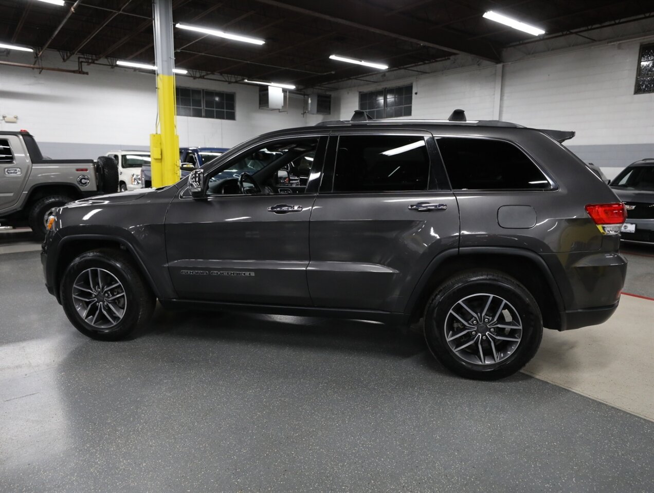 2019 Jeep Grand Cherokee Limited 4X4 - Photo 16 - Addison, IL 60101