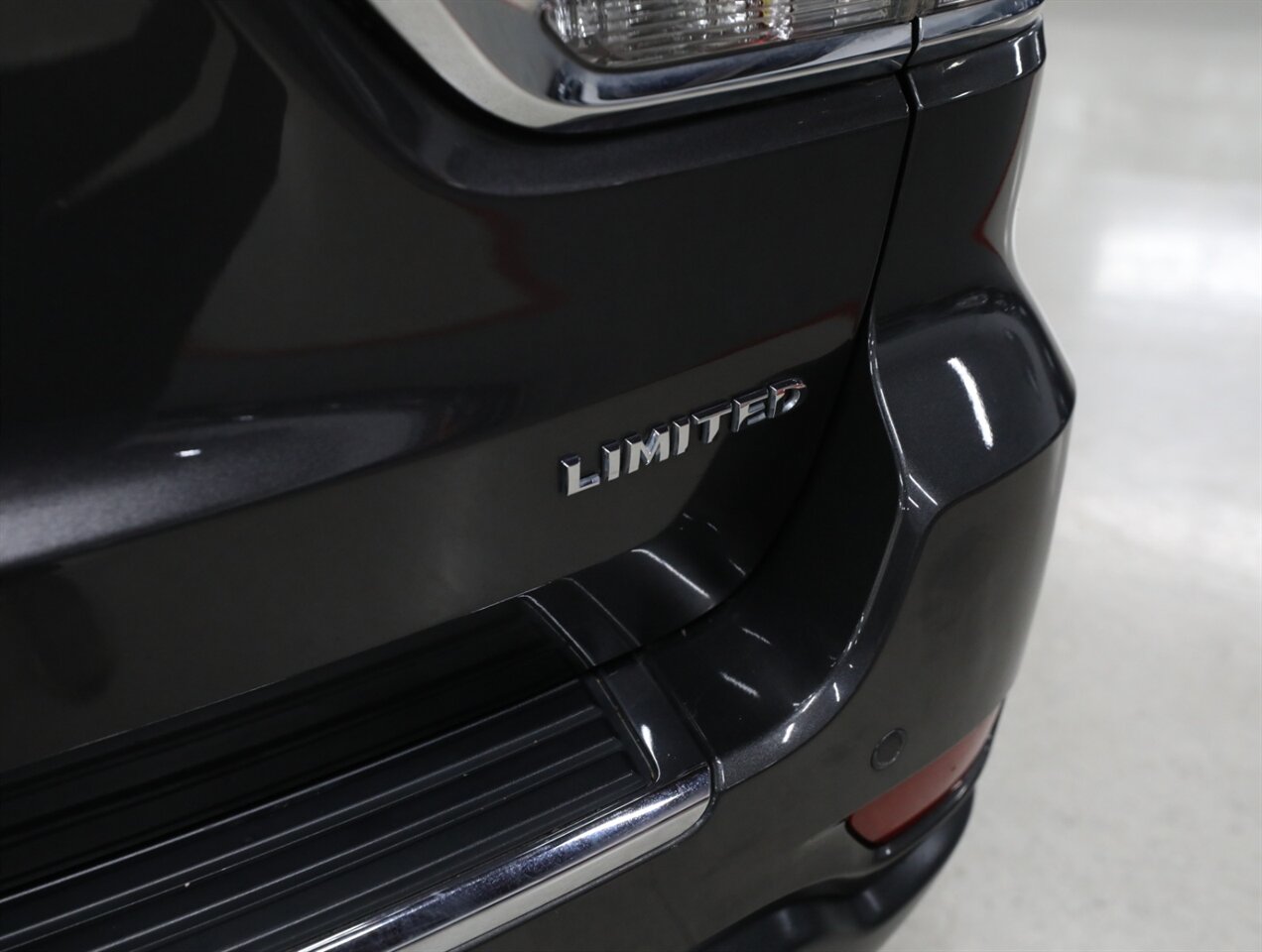 2019 Jeep Grand Cherokee Limited 4X4 - Photo 11 - Addison, IL 60101