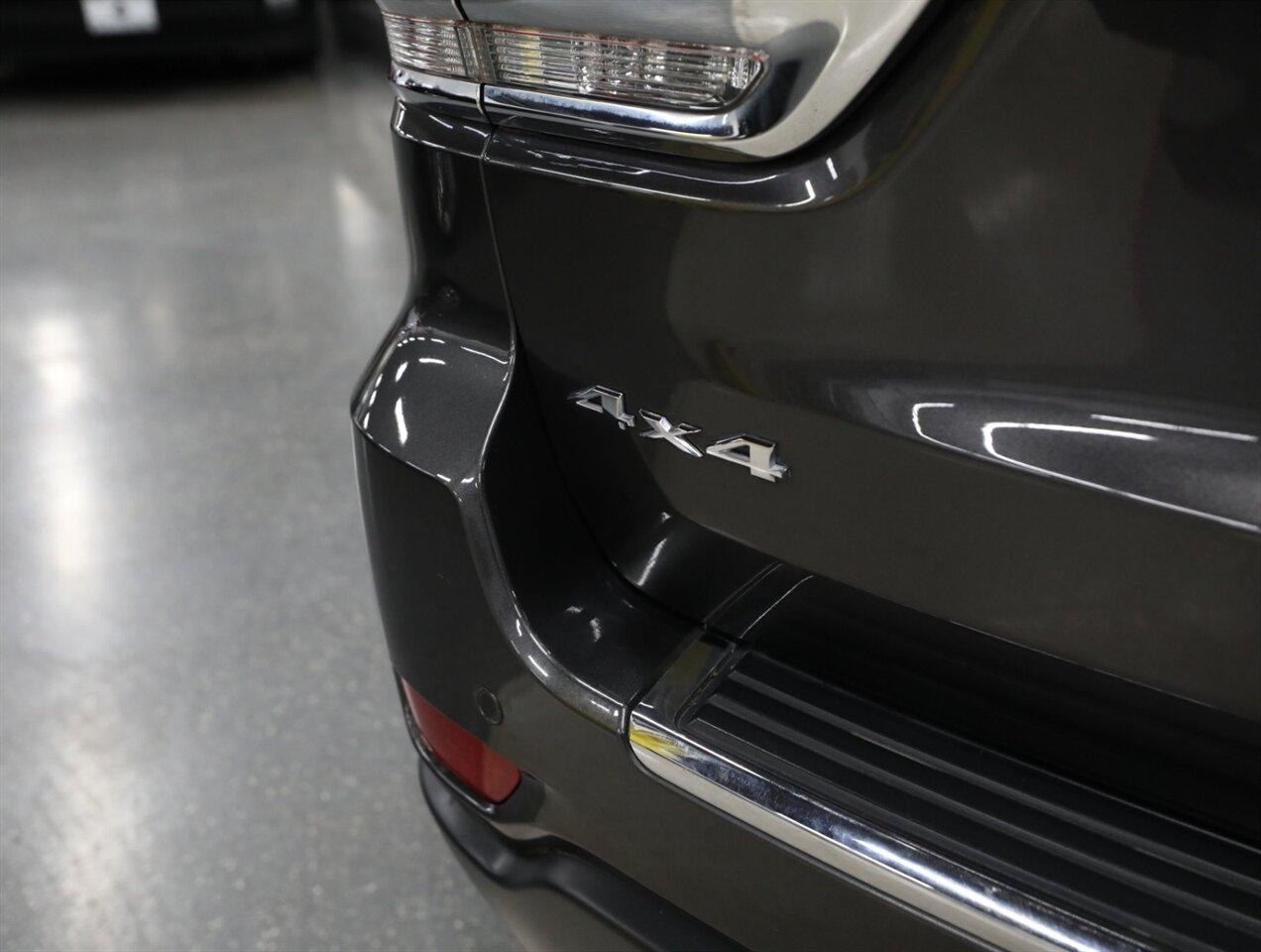 2019 Jeep Grand Cherokee Limited 4X4 - Photo 12 - Addison, IL 60101