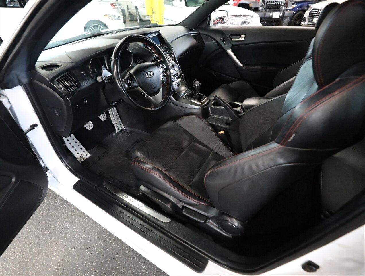 2016 Hyundai Genesis Coupe 3.8 R-Spec - Photo 24 - Addison, IL 60101