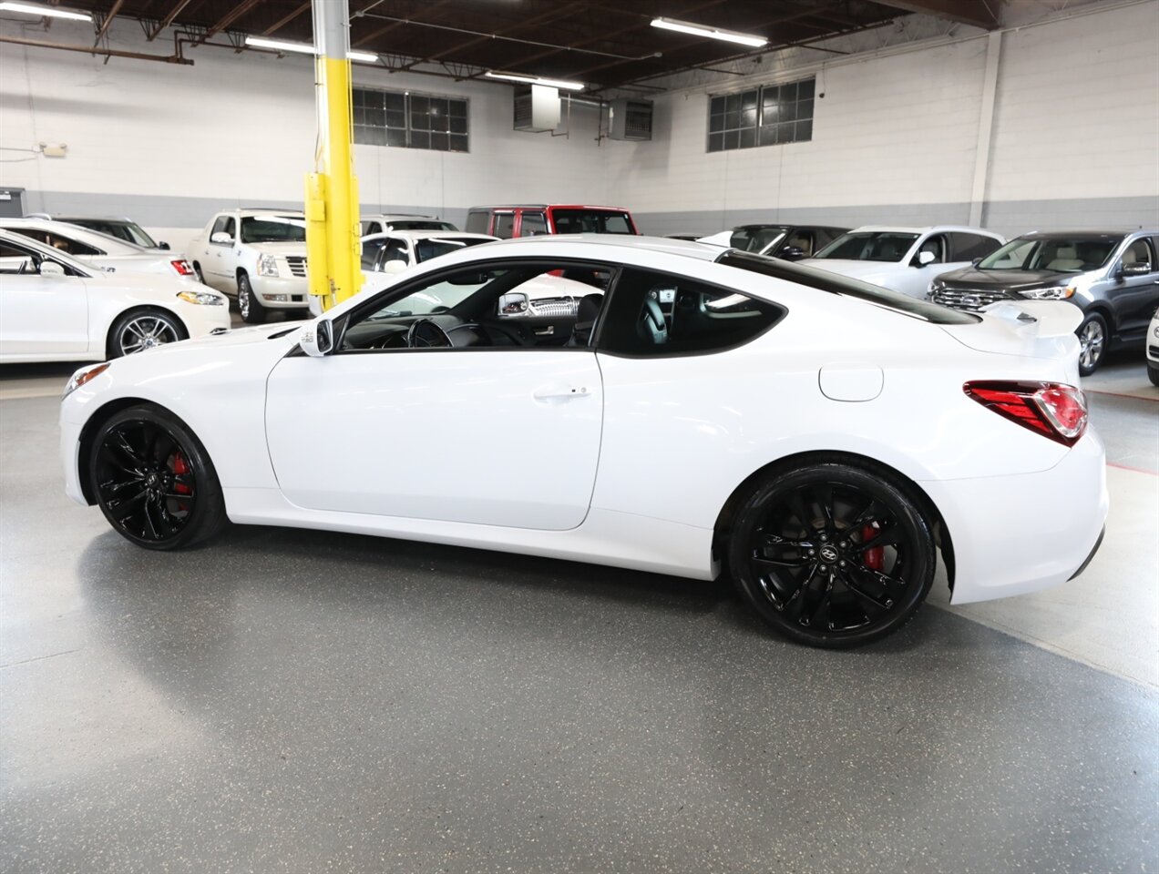 2016 Hyundai Genesis Coupe 3.8 R-Spec - Photo 16 - Addison, IL 60101