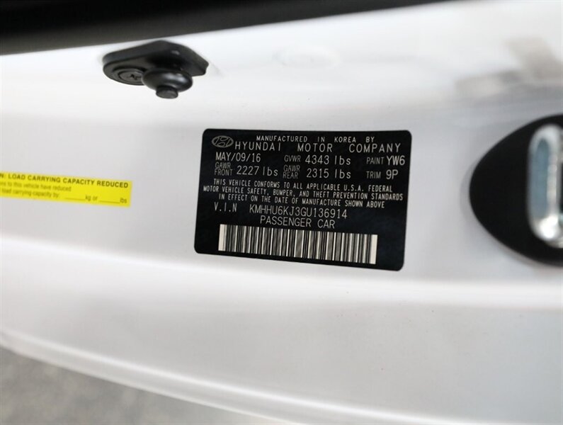 2016 Hyundai Genesis Coupe 3.8 R-Spec - Photo 37 - Addison, IL 60101