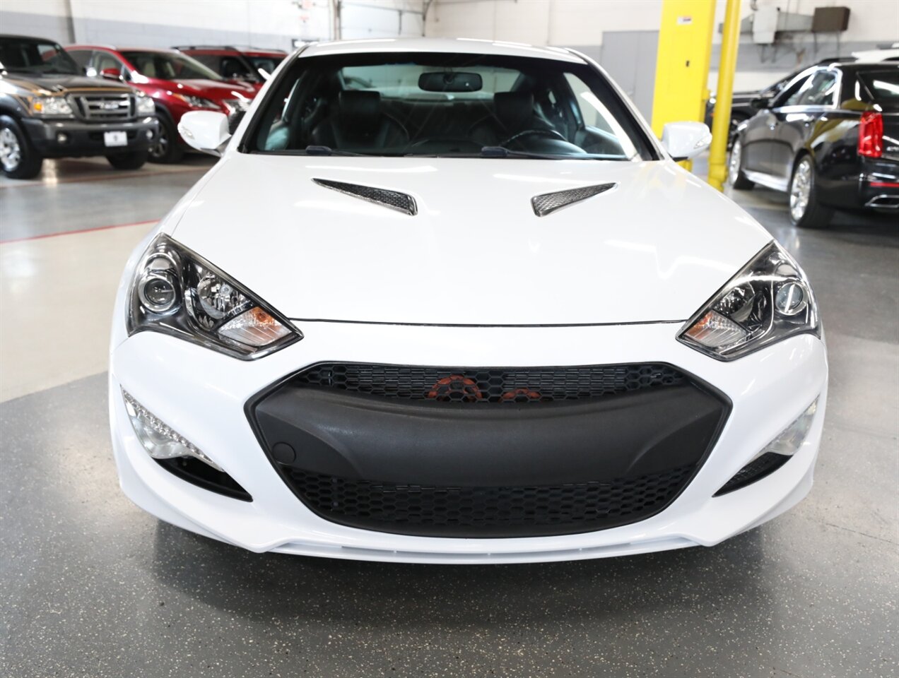2016 Hyundai Genesis Coupe 3.8 R-Spec - Photo 6 - Addison, IL 60101