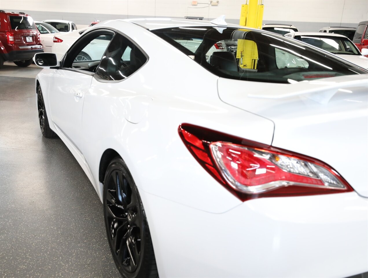 2016 Hyundai Genesis Coupe 3.8 R-Spec - Photo 15 - Addison, IL 60101