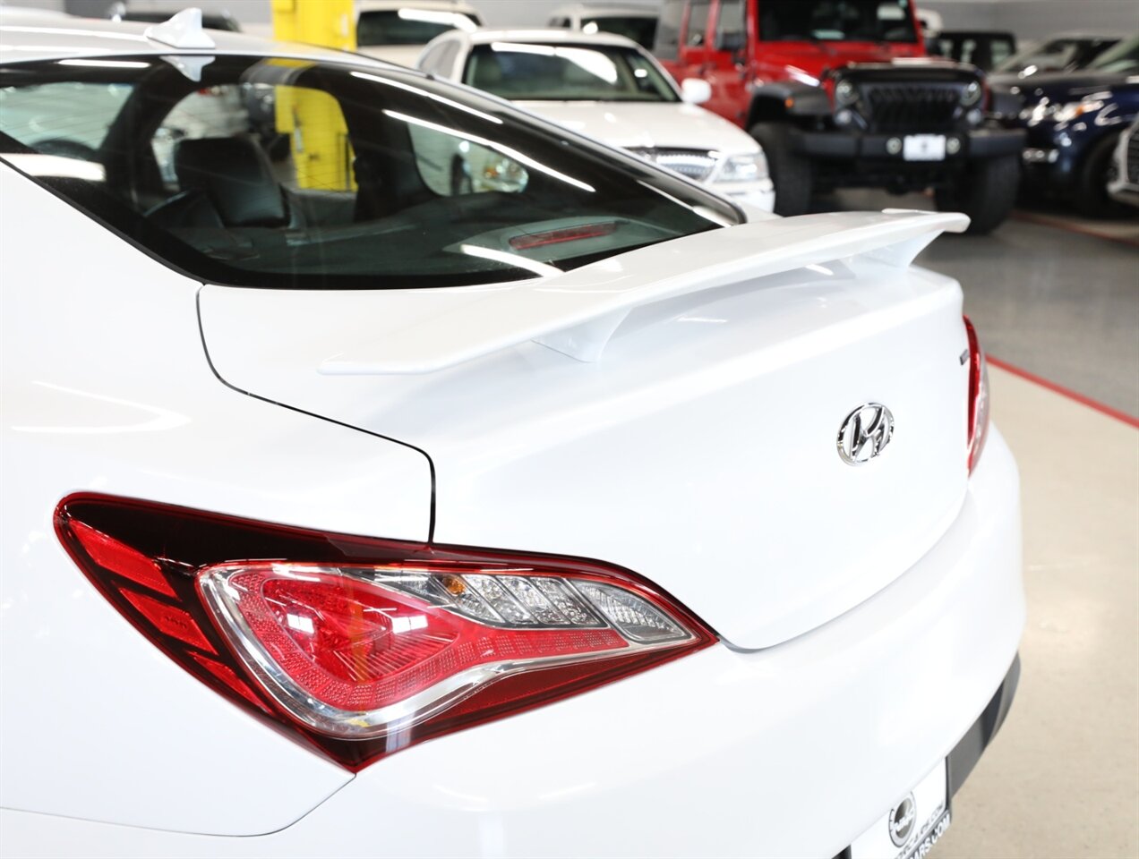 2016 Hyundai Genesis Coupe 3.8 R-Spec - Photo 14 - Addison, IL 60101