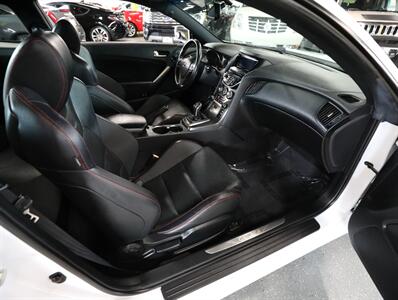 2016 Hyundai Genesis Coupe 3.8 R-Spec   - Photo 18 - Addison, IL 60101