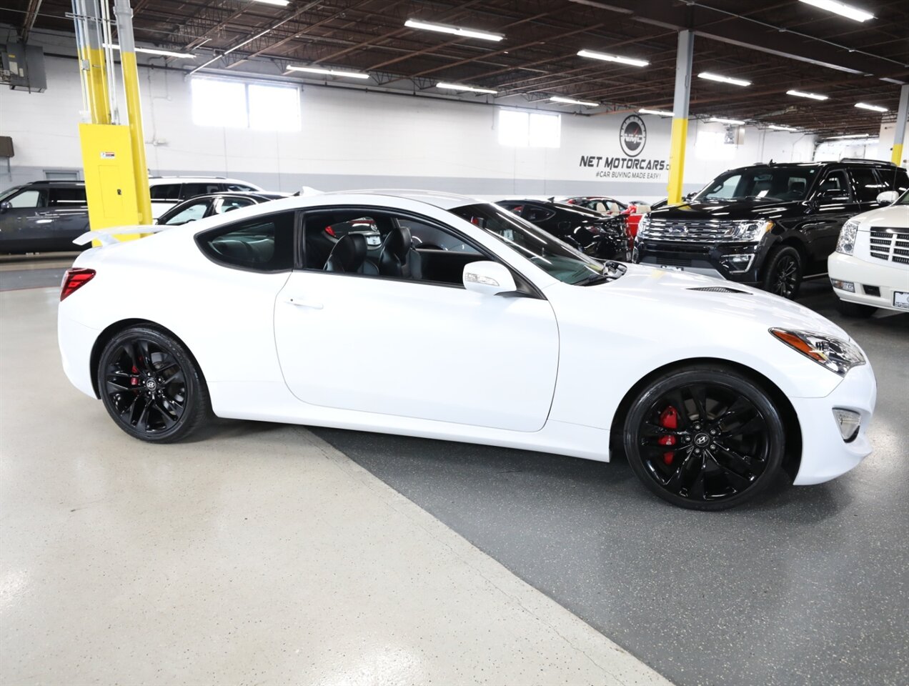 2016 Hyundai Genesis Coupe 3.8 R-Spec - Photo 8 - Addison, IL 60101