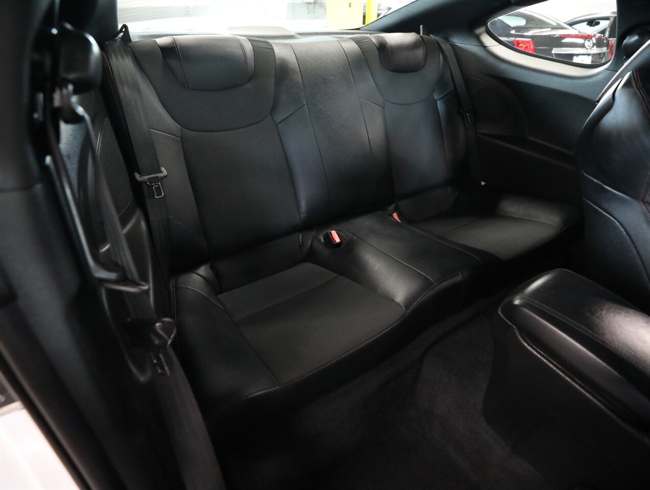 2016 Hyundai Genesis Coupe 3.8 R-Spec - Photo 20 - Addison, IL 60101