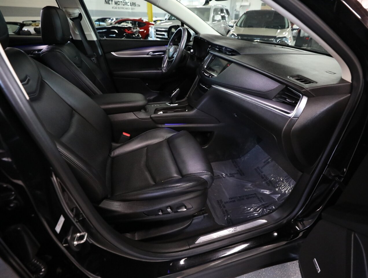 2017 Cadillac XT5 Premium Luxury - Photo 18 - Addison, IL 60101