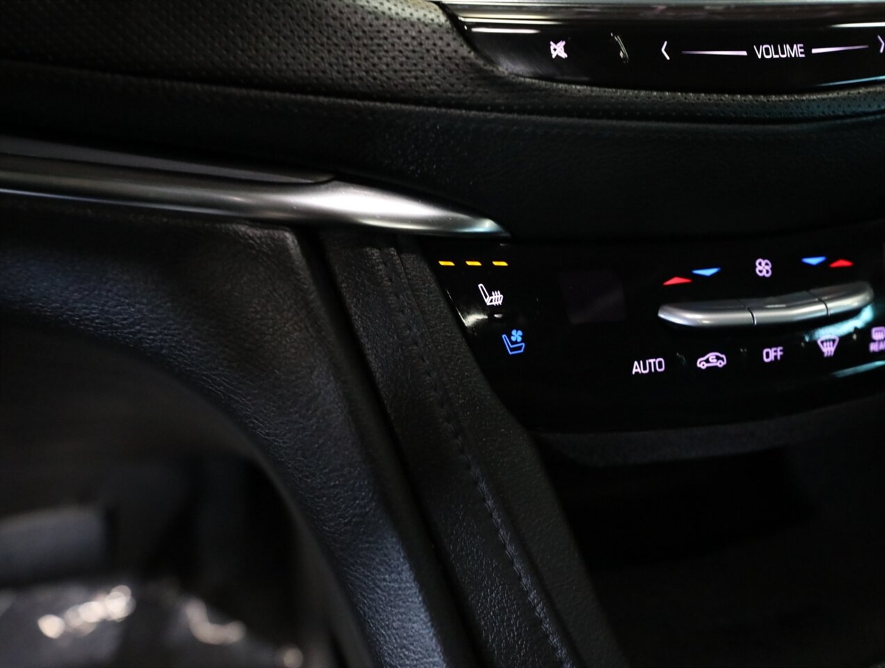 2017 Cadillac XT5 Premium Luxury - Photo 36 - Addison, IL 60101