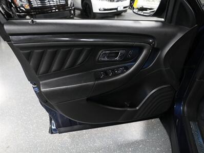 2017 Ford Taurus SHO AWD   - Photo 29 - Addison, IL 60101