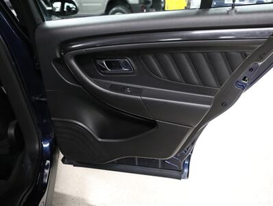 2017 Ford Taurus SHO AWD   - Photo 21 - Addison, IL 60101