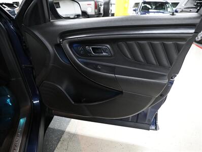2017 Ford Taurus SHO AWD   - Photo 18 - Addison, IL 60101