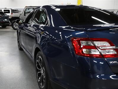 2017 Ford Taurus SHO AWD   - Photo 16 - Addison, IL 60101