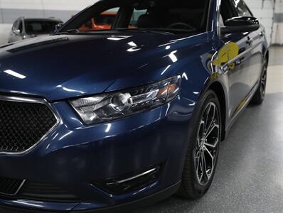 2017 Ford Taurus SHO AWD   - Photo 5 - Addison, IL 60101