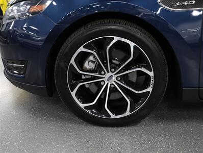 2017 Ford Taurus SHO AWD   - Photo 46 - Addison, IL 60101