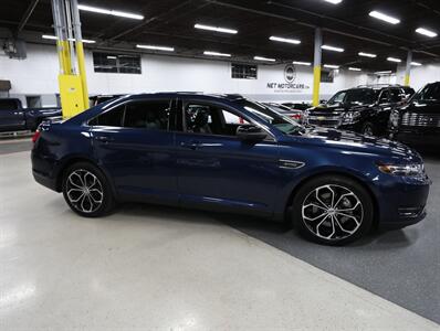 2017 Ford Taurus SHO AWD   - Photo 9 - Addison, IL 60101